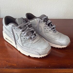 NIKE AIR MAX. Women's Size 8.5. Grey. Excellent condition.